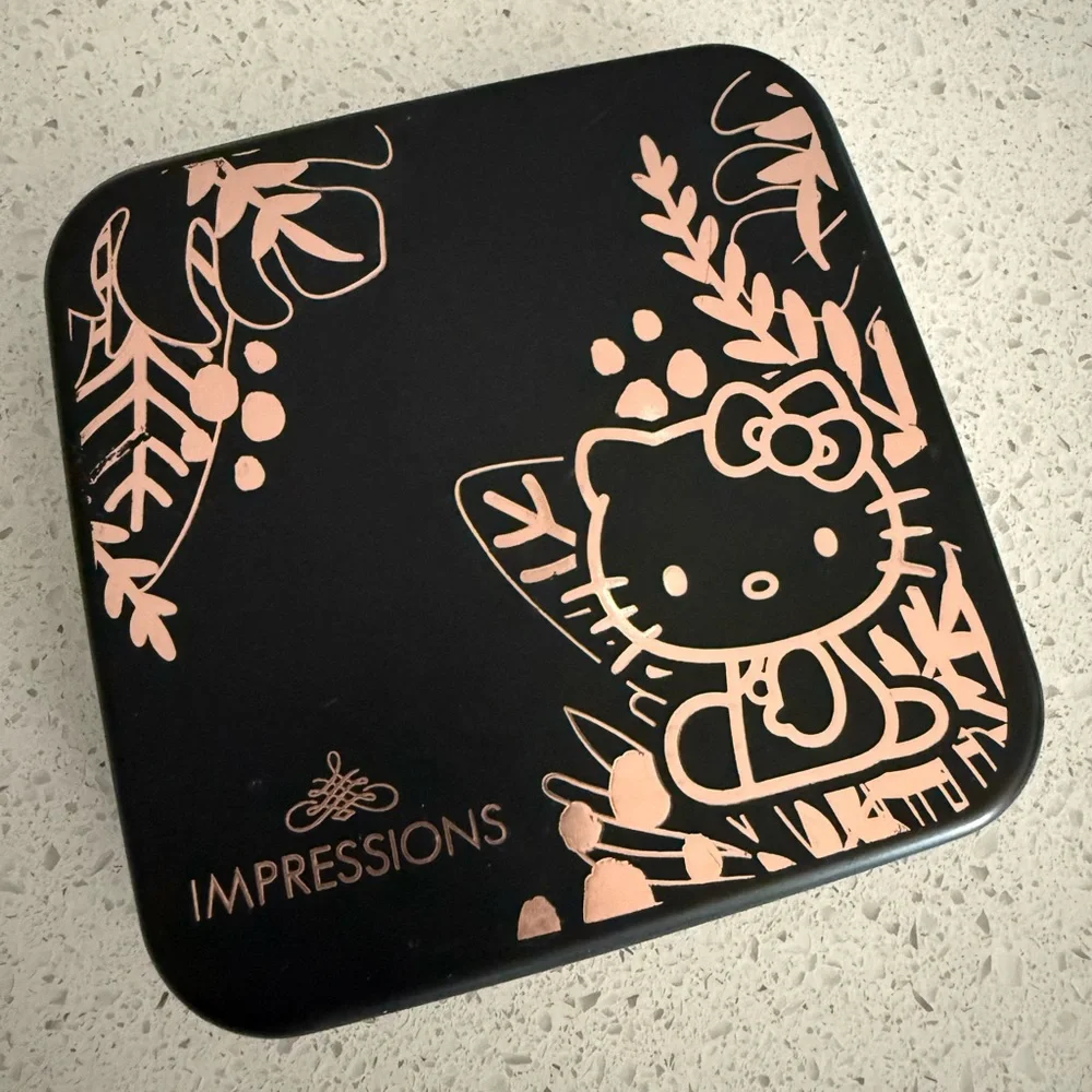 Hello Kitty Compact Mirror with Magnification - Picture 3 of 6
